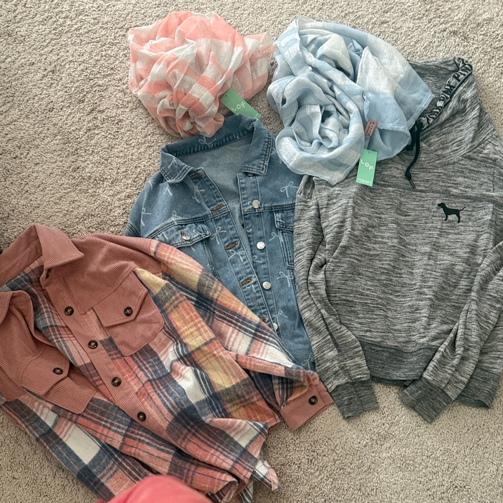 Jacket lot with scarves